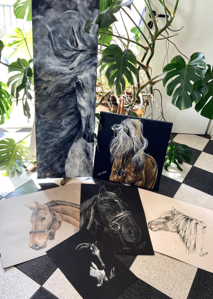 Auswahl von Tanja Hasenclevers Tierporträts in Pastell, Acryl und Zeichnung.